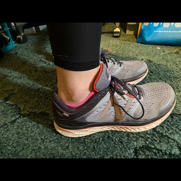 New Balance 1080 - Picture 7 of 9